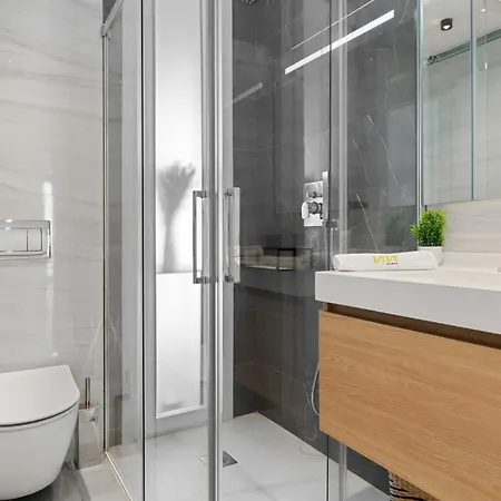 Vivi Homes -villa Yara Pool, Hot Tub, Sauna, & Garden
