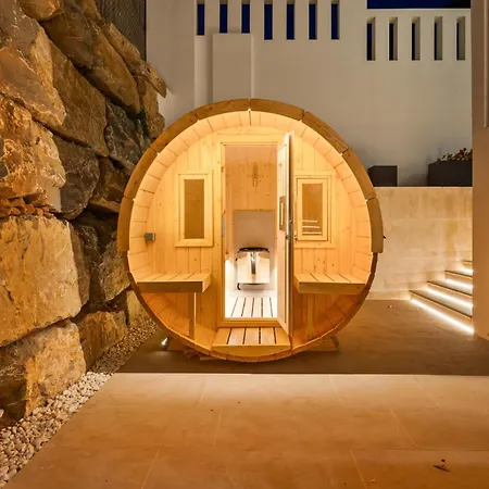 Vivi Homes -villa Yara Pool, Hot Tub, Sauna, & Garden *