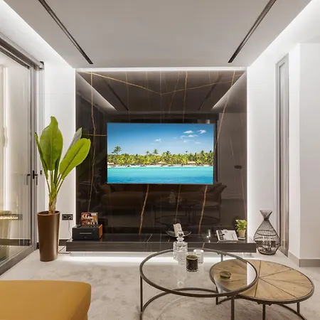 Vivi Homes -villa Yara Pool, Hot Tub, Sauna, & Garden Mijas