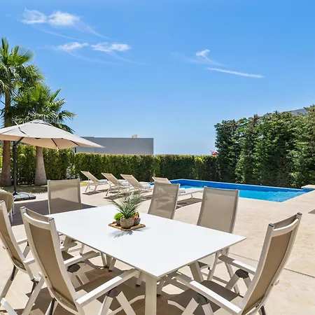 Vivi Homes -villa Yara Pool, Hot Tub, Sauna, & Garden *