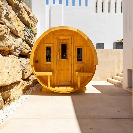 Vivi Homes -villa Yara Pool, Hot Tub, Sauna, & Garden