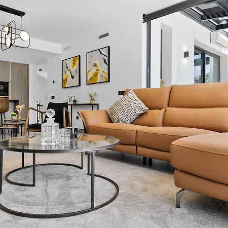Vivi Homes -villa Yara Pool, Hot Tub, Sauna, & Garden Villa