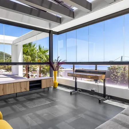 Vivi Homes -villa Yara Pool, Hot Tub, Sauna, & Garden Villa *