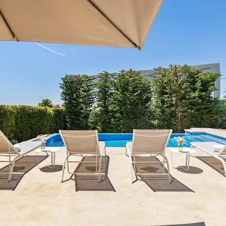 Vivi Homes -villa Yara Pool, Hot Tub, Sauna, & Garden Mijas