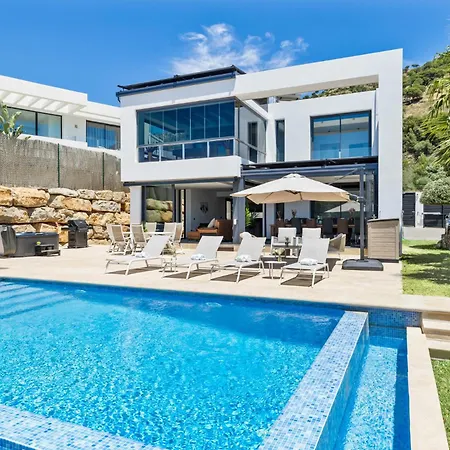 Vivi Homes -villa Yara Pool, Hot Tub, Sauna, & Garden Villa Mijas