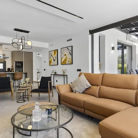 Vivi Homes -villa Yara Pool, Hot Tub, Sauna, & Garden Villa Mijas