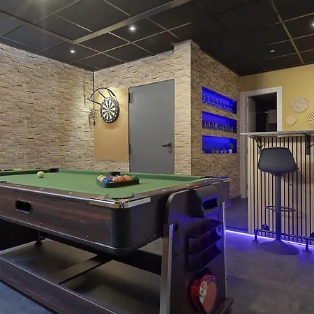 Vivi Homes -villa Yara Pool, Hot Tub, Sauna, & Garden Villa *
